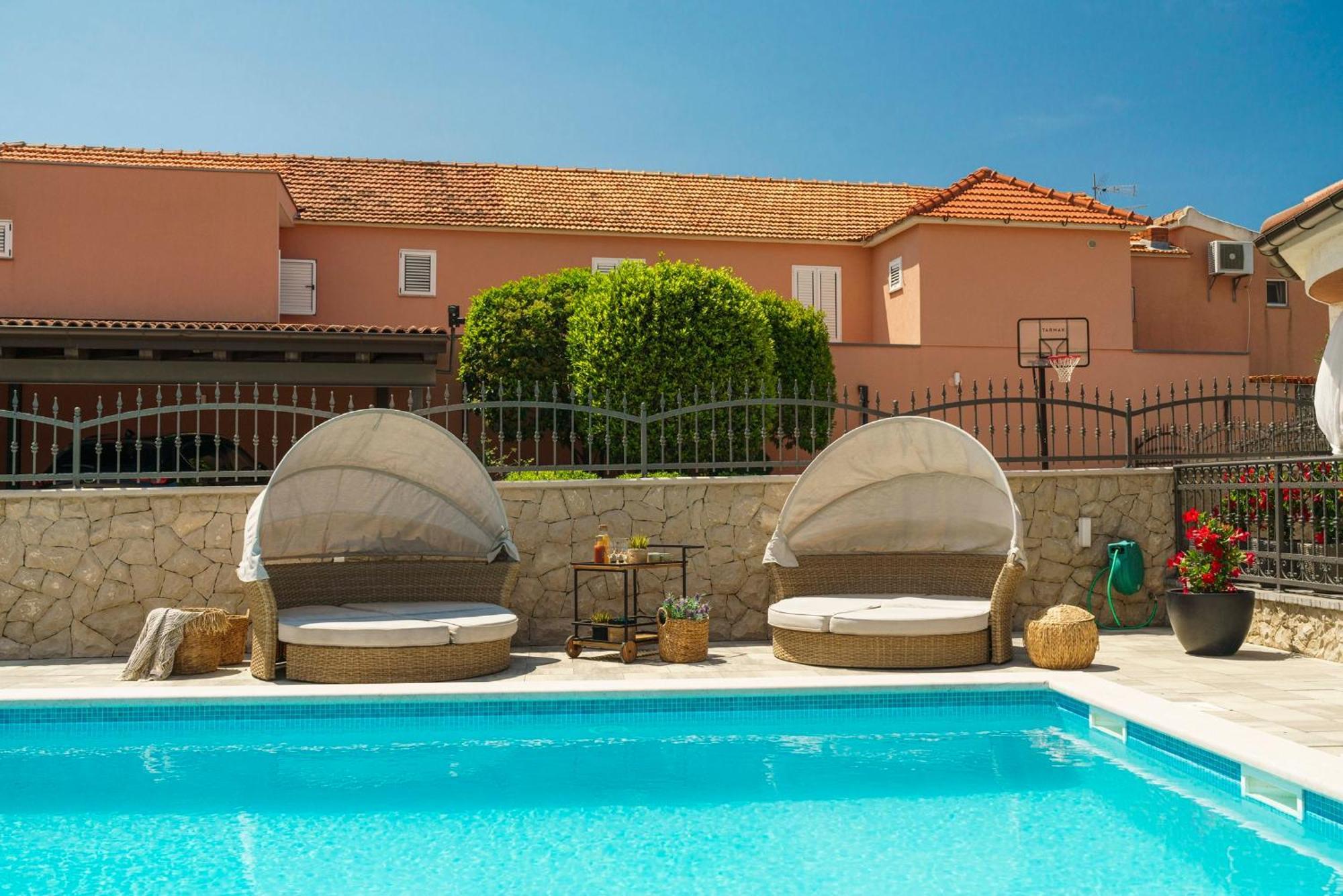 שיבניק Apartments Antonia מראה חיצוני תמונה