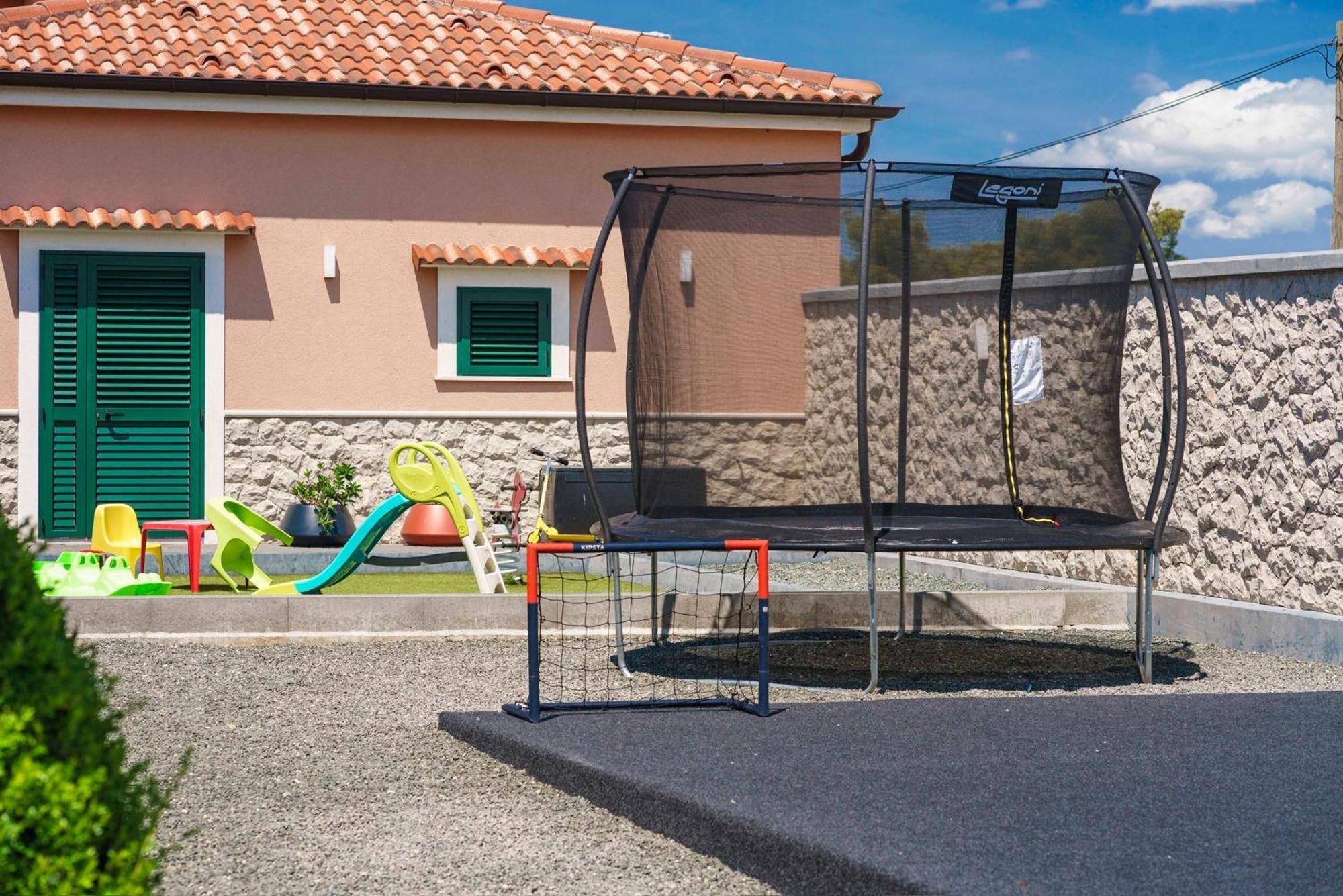 שיבניק Apartments Antonia מראה חיצוני תמונה