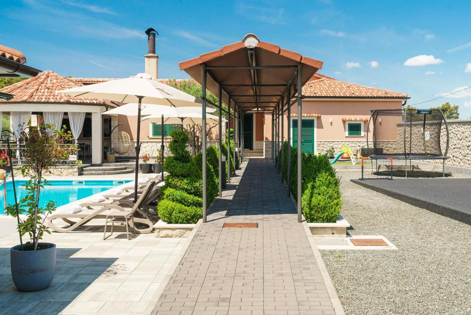 שיבניק Apartments Antonia מראה חיצוני תמונה